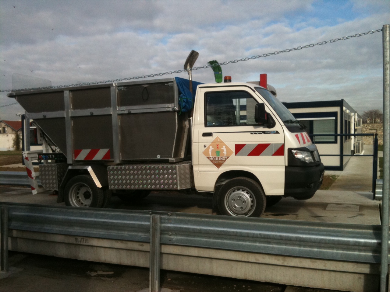 le camion collectant les biodéchets